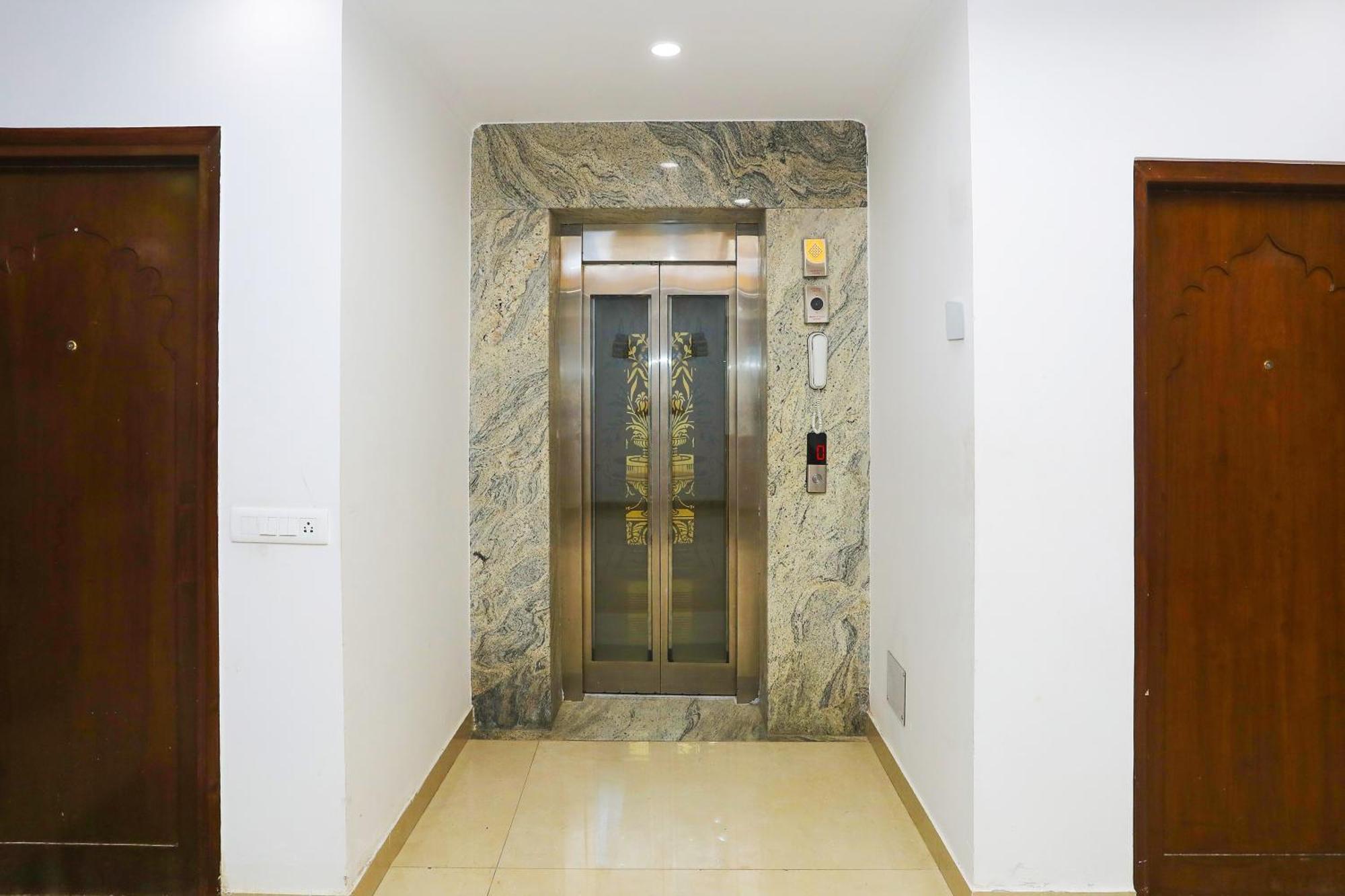 Collection O Residency Near Dwarka Sector 21 Metro Station Hotel Kapas Hera Exterior photo
