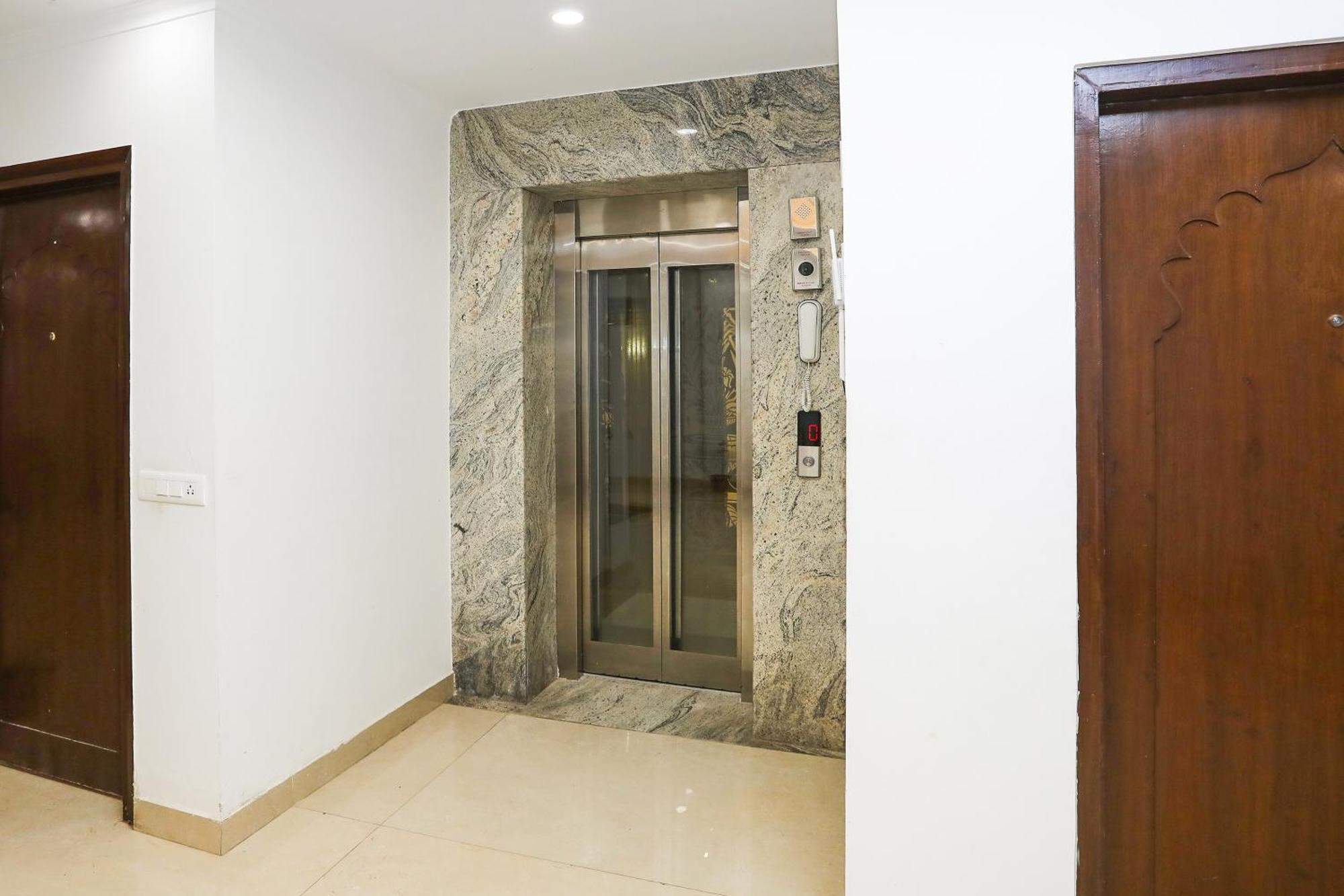 Collection O Residency Near Dwarka Sector 21 Metro Station Hotel Kapas Hera Exterior photo